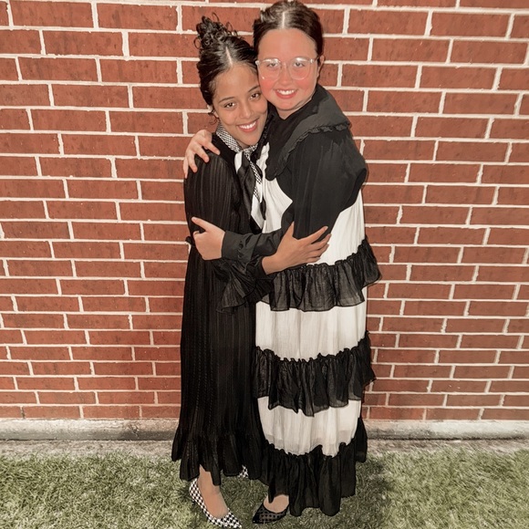 Meet your Posher, Amber - Picture 2 of 15